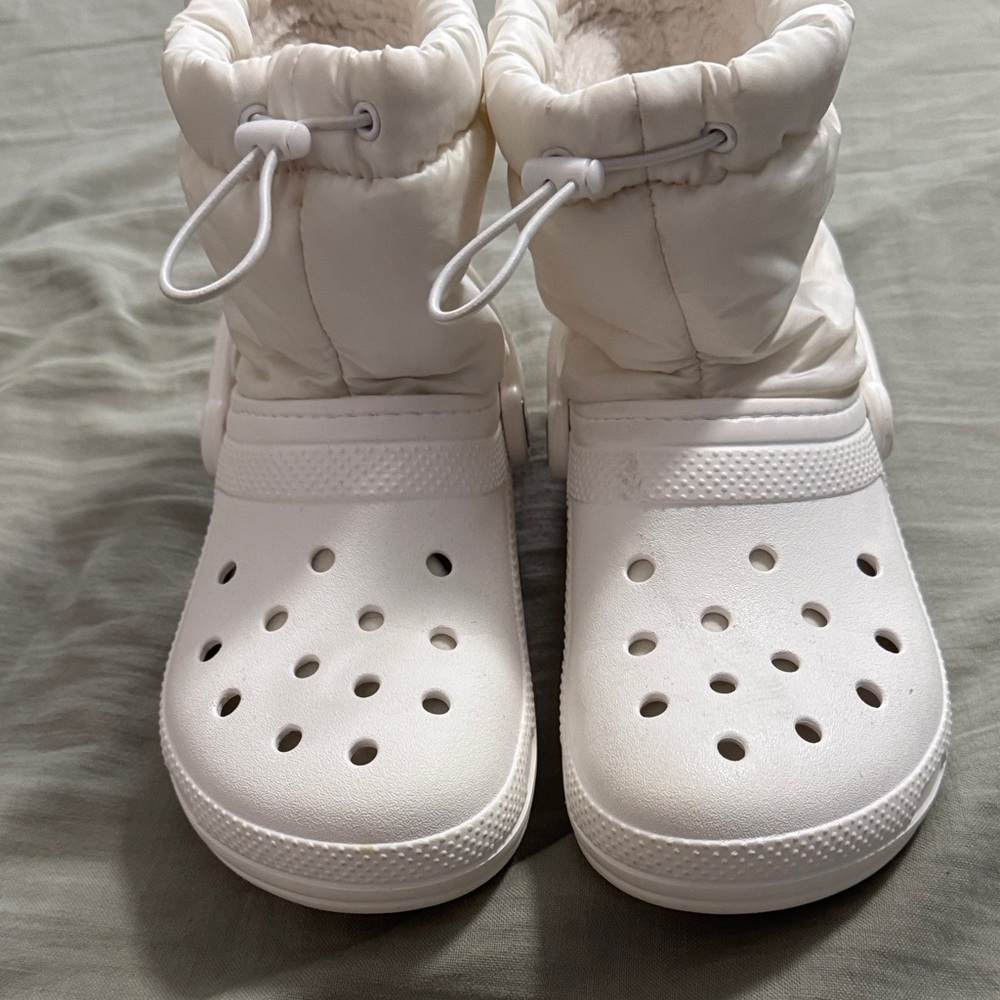 CROCS Women's White Winter Boots Sixe 7